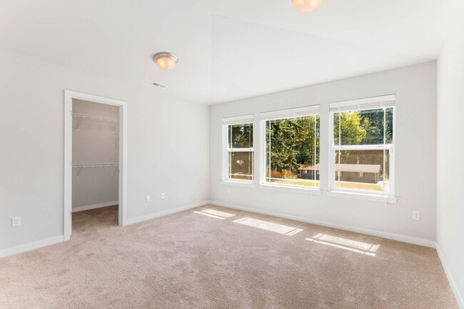 Building Photo - Stylish Everett Home Near Boeing – Modern ...