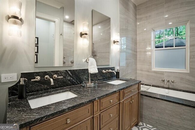 Building Photo - 407 8th St NE