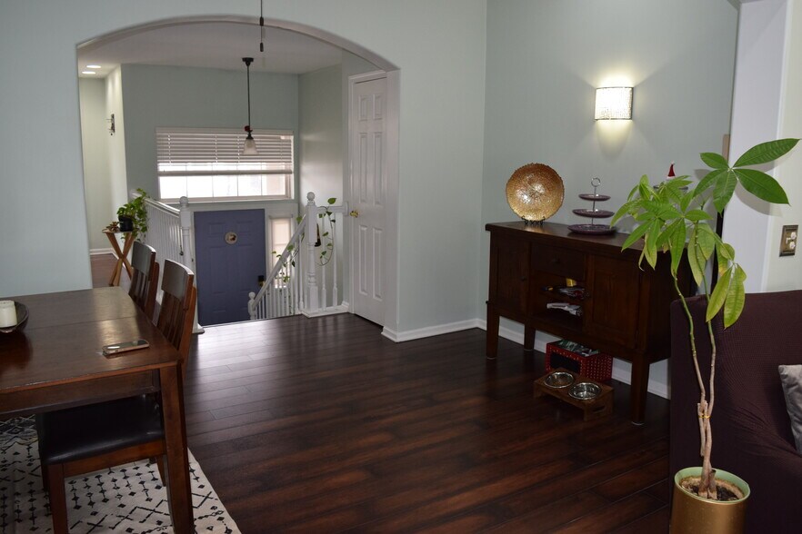 Building Photo - 3169 Saganashkee Ln