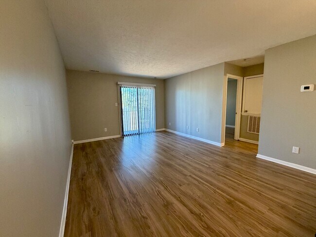 Building Photo - 1128 Southwood Dr