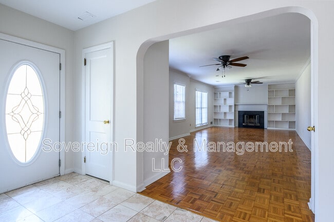 Building Photo - 1205 Spring Valley Ln NE