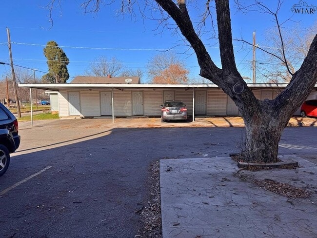 Building Photo - 1611 Bell St