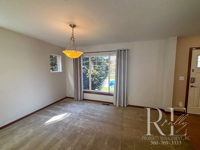Building Photo - Spacious 3-Bedroom Home in Desirable Manet...