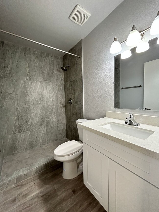 Building Photo - Brand New Remodel, 2 Bedroom, 2 Bathroom, Great Location