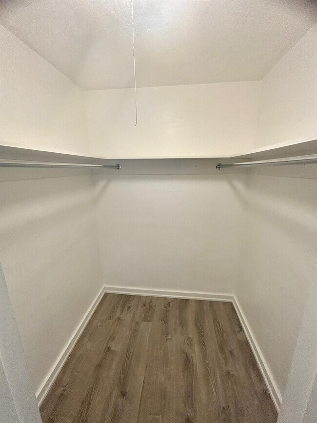 Building Photo - 7624 Pembroke Rd