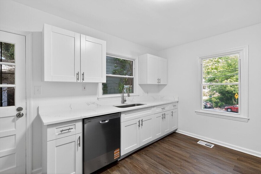Building Photo - 2036 McPherson Dr