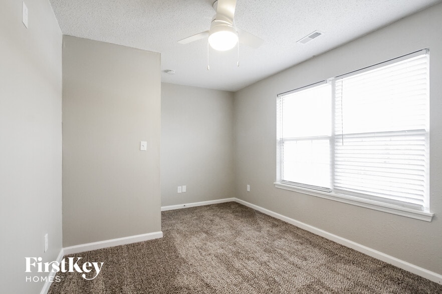 Building Photo - 5323 Alameda Rd