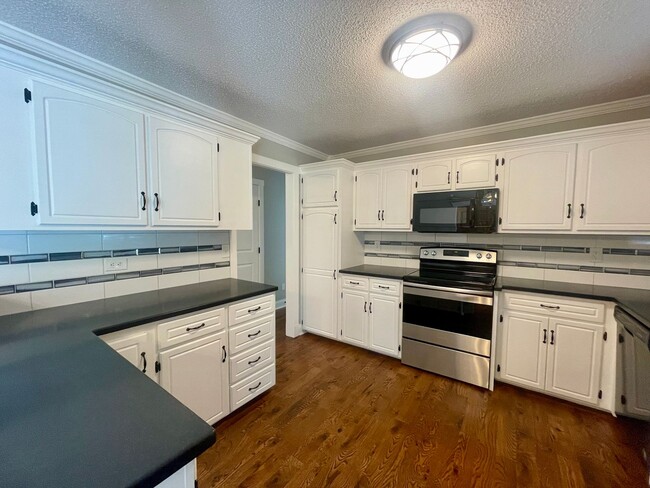 Building Photo - 4509 Parkway Dr