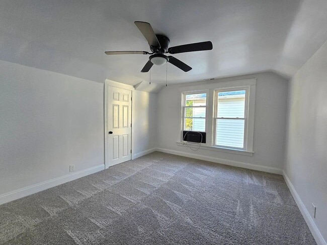 Building Photo - 5811 Bramble Ave