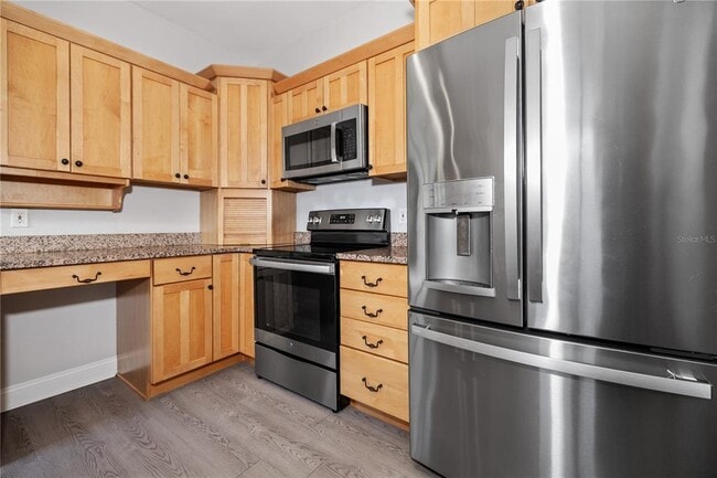 Building Photo - 227 W Fern St