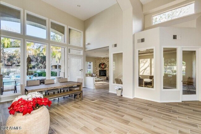 Building Photo - 9550 E Thunderbird Rd