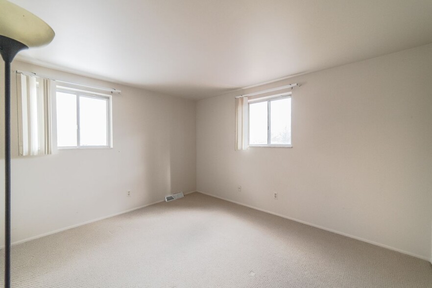 Building Photo - 1587 3 Lakes Dr