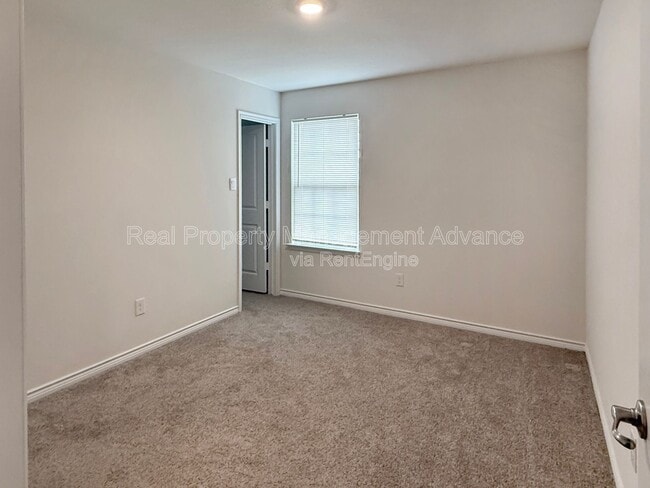 Building Photo - 1412 Blossom Ct Dr