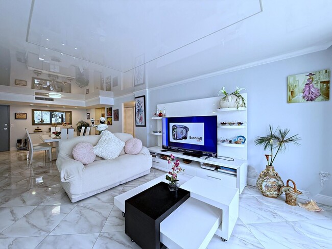 Building Photo - 3546 S Ocean Blvd