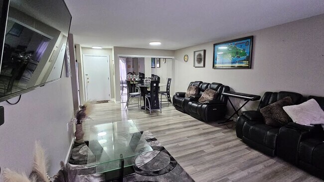Building Photo - 2310 Cromwell Hills Dr