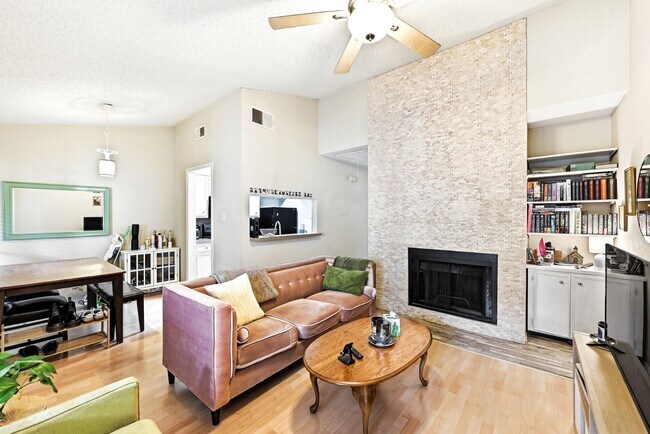 Building Photo - 2706 Salado St