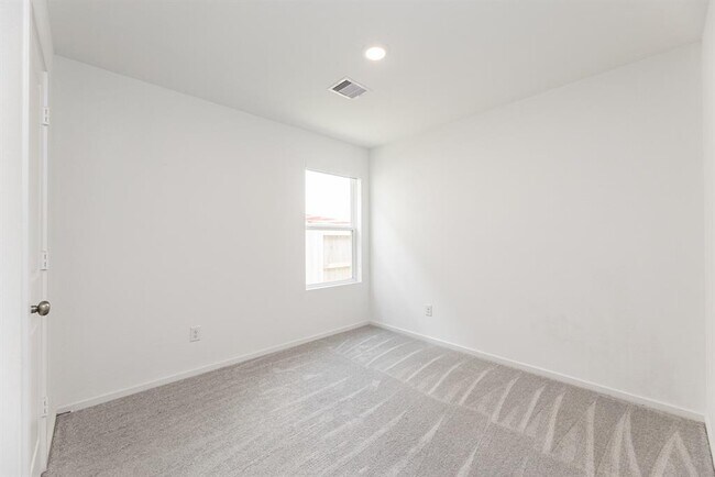 Building Photo - 6822 Date Palm Dr