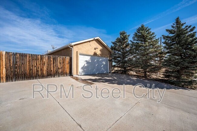 Building Photo - 4645 Ridge Dr