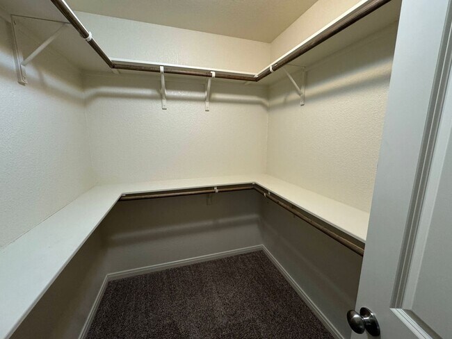 Building Photo - 4-Bedroom House for Rent in Killeen