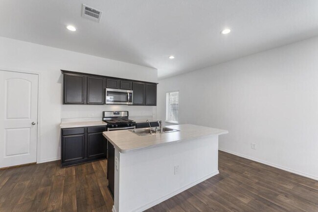 Building Photo - 14678 Cyn Pnes Ln