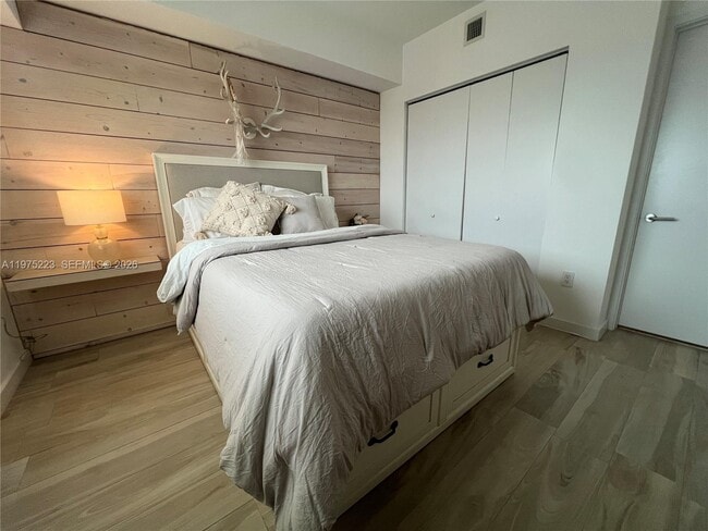 Building Photo - 460 NE 28th St