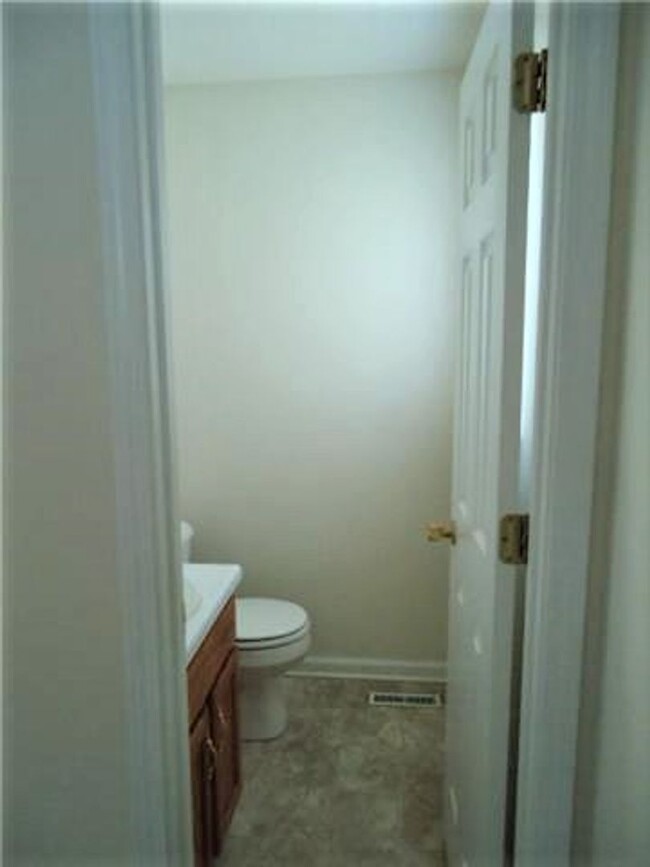 Building Photo - 3 Bedroom, Dog Friendly, Home For Rent In ...