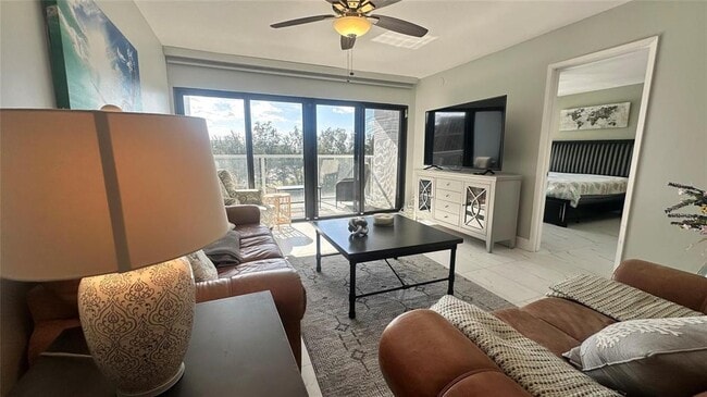 Building Photo - 1401 N Riverside Dr