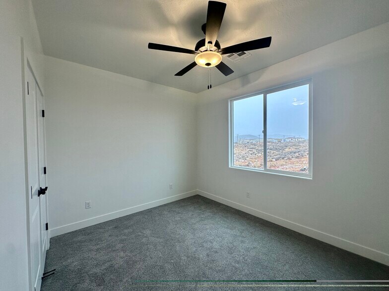 Building Photo - 186 N 2470 W