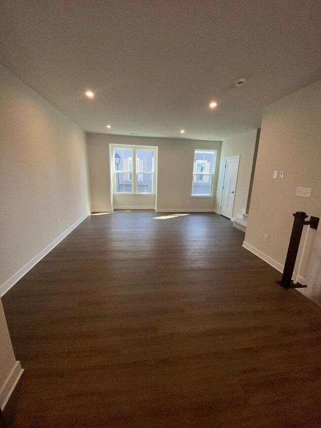 Building Photo - Edge at Azalea