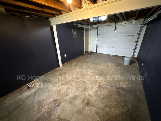 Building Photo - 5029 NE 56th Pl
