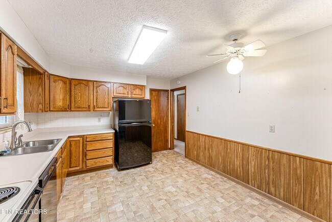 Building Photo - 9528 Gulf Park Dr