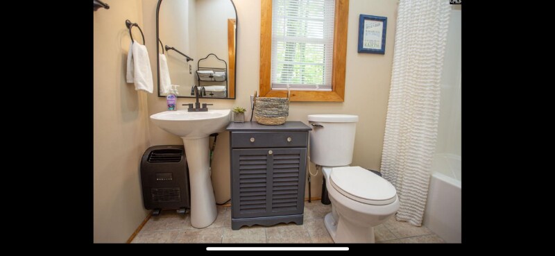 Building Photo - 2207 White Oak Ln