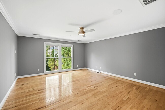 Building Photo - 520 Iverson Way