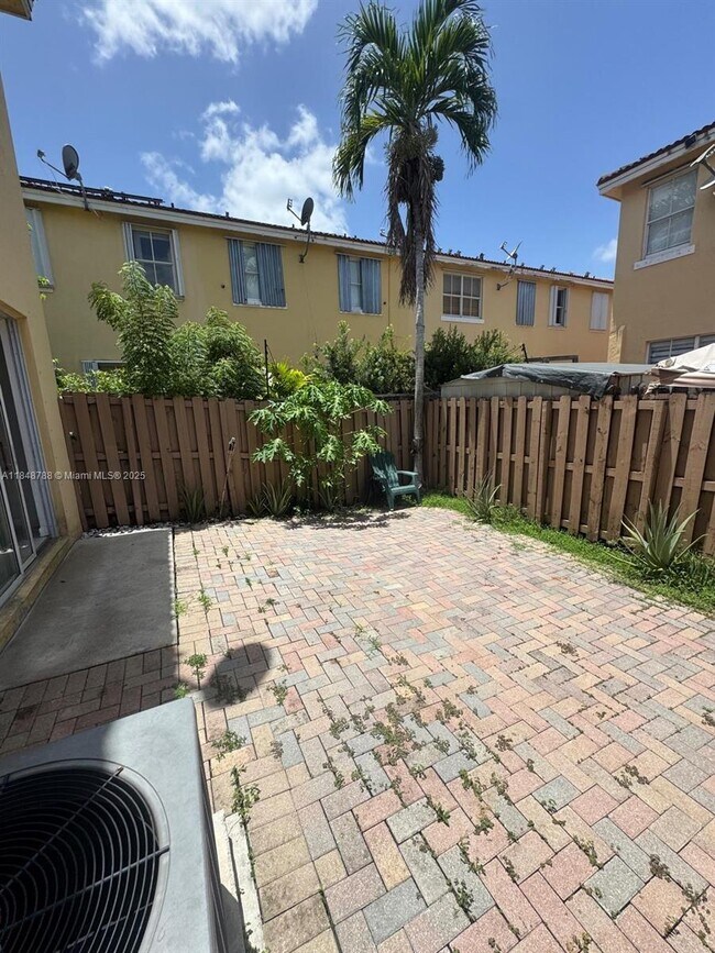 Building Photo - 15071 SW 9th Ln
