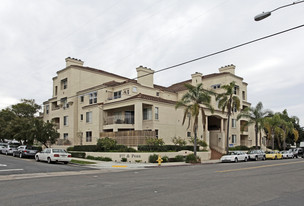 Building Photo - 1st &amp; Penn Apts - 1penn