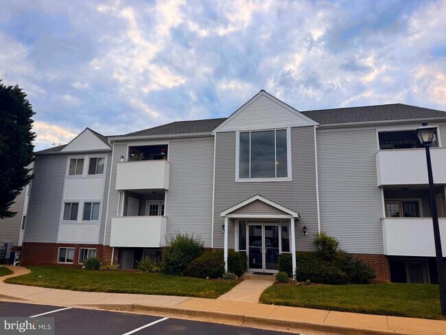 Building Photo - 2145 Wainwright Ct
