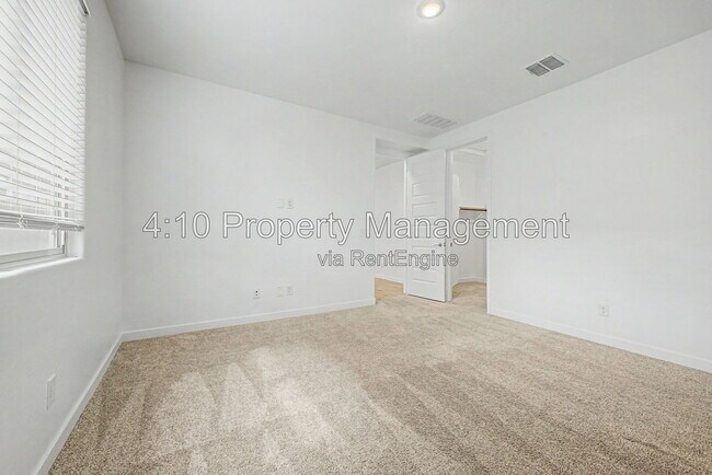 Building Photo - 3241 E Malibu Dr