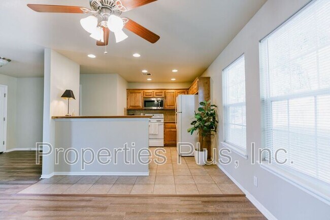 Building Photo - 977 Hamilton Falls