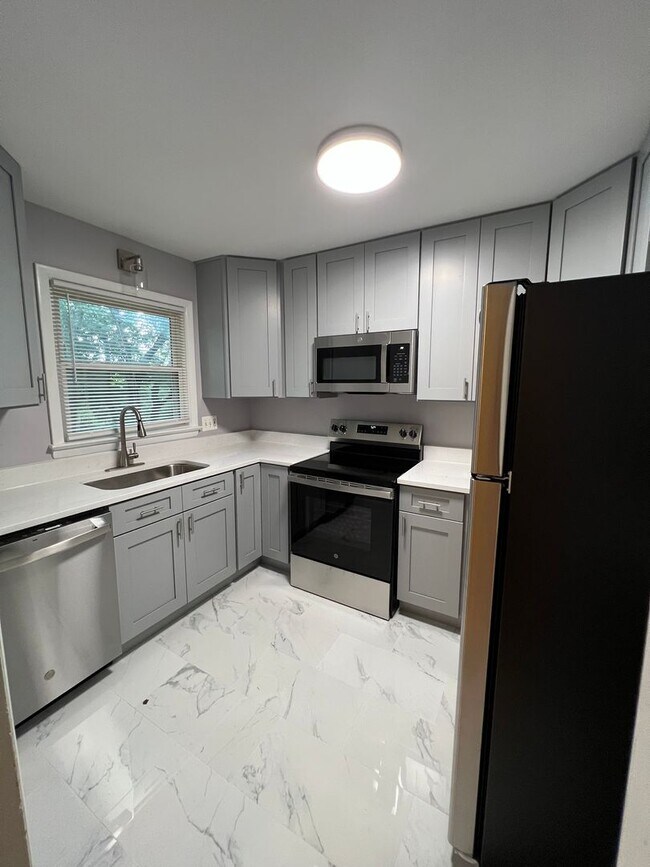 Building Photo - Single Family home in Alexandria- Minutes to Ft Belvior