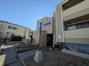 Building Photo - Updated 1 bedroom 1 bathroom in High Hollows!