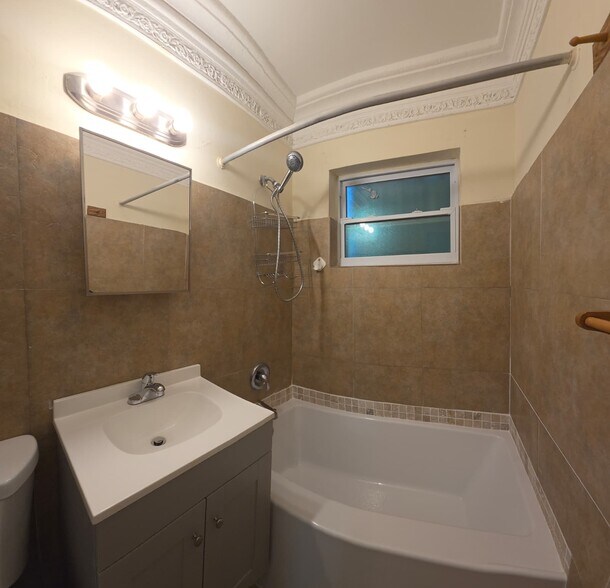 Building Photo - 1085 NW 133rd St