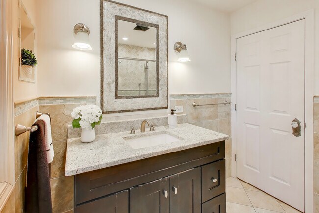 Building Photo - 403 Dalton Ave