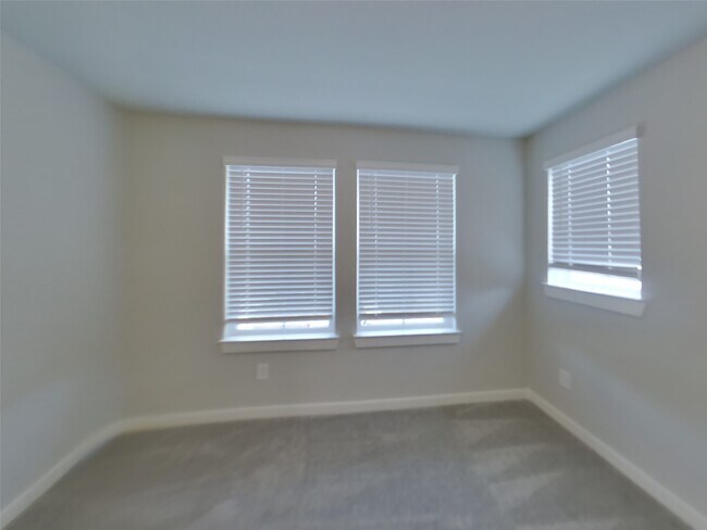 Building Photo - 9835 Willow Creek Commerce Dr