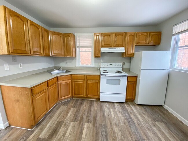Building Photo - Gorgeous single-family home near Hartford Hospital