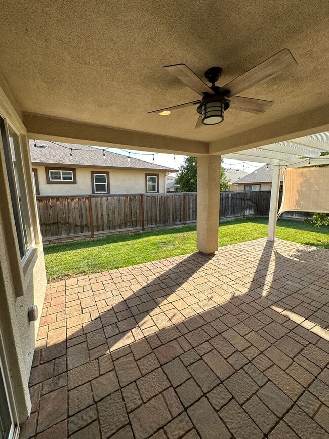 Building Photo - Beautiful 3 Bed 2 Bath House in a Great Lo...