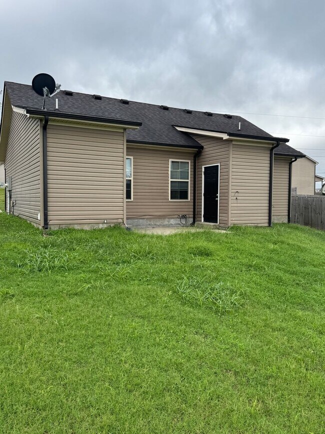 Building Photo - 1503 Gambill Wood Dr