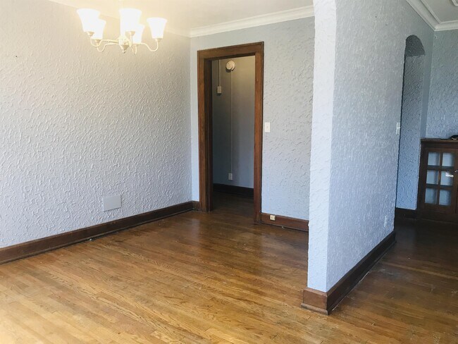 Building Photo - 727 N Capitol Ave