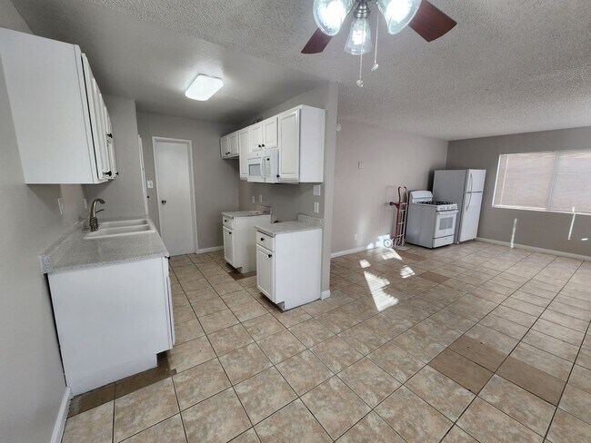 Building Photo - 1705 Breckenwood Ct