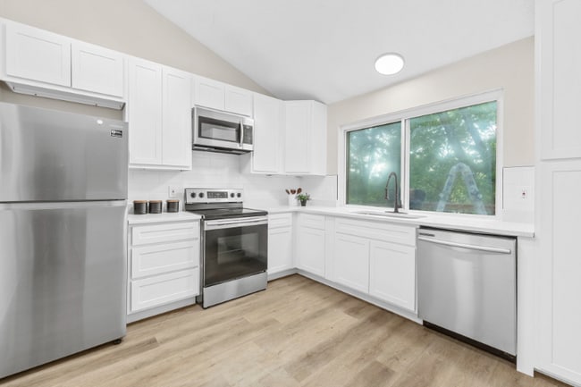 Building Photo - 907 Award Dr