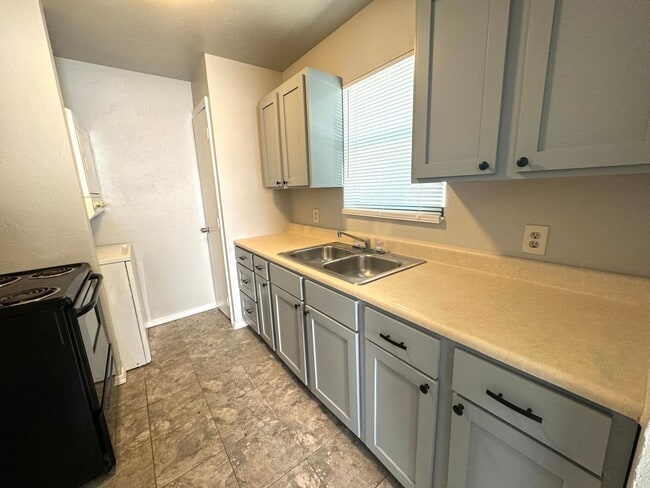 Building Photo - Cozy 3 Bedroom 1 bathroom home in Sapulpa! Pet Friendly